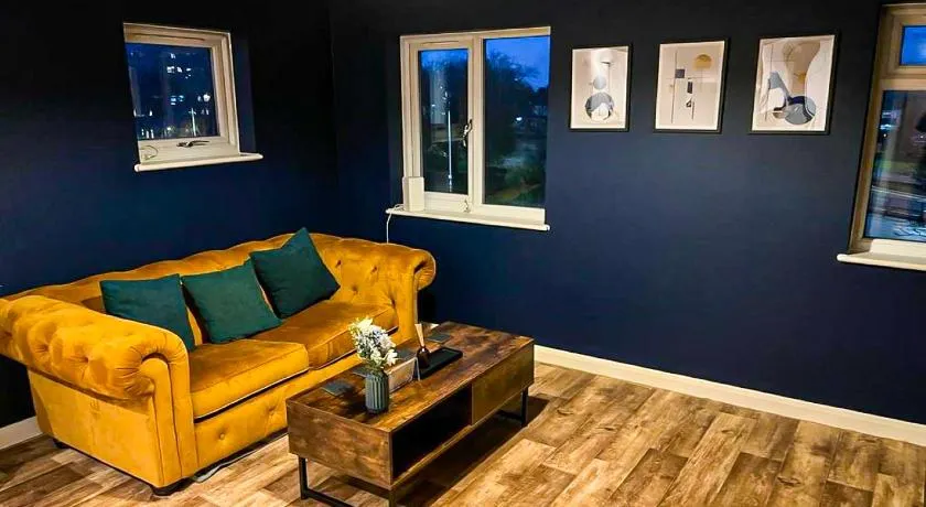 Stylish & Modern Apartment - Southend Stays - Image 1