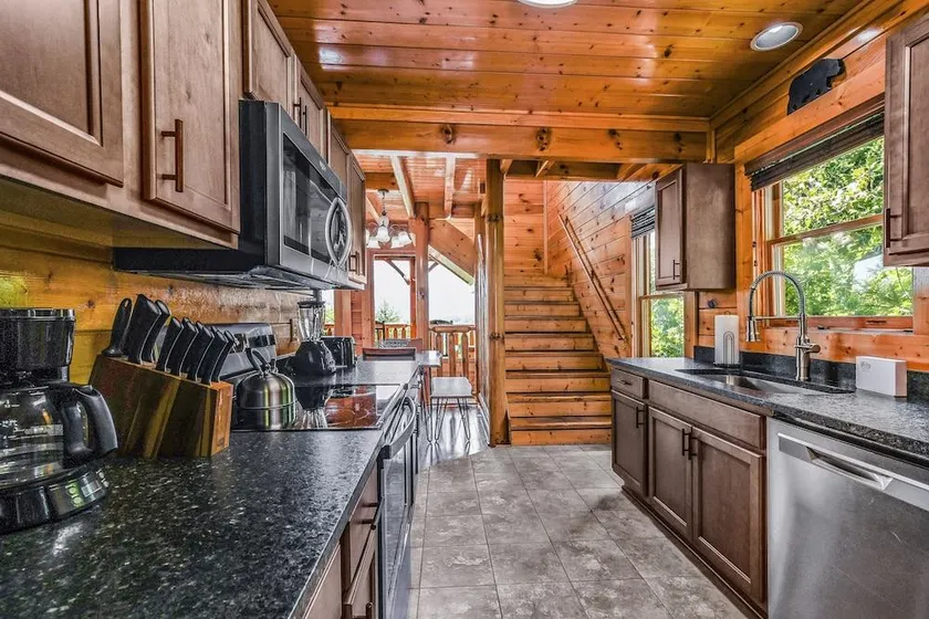 Extravagant View Cabin - Image 1