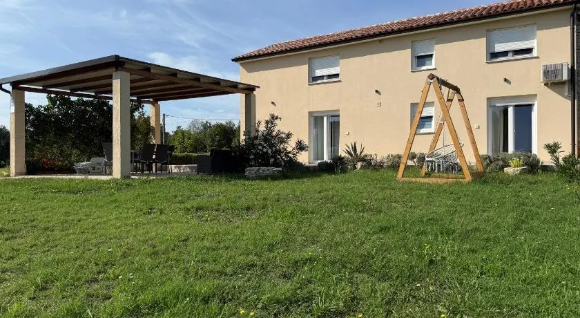 House Carla Belavici - Image 1