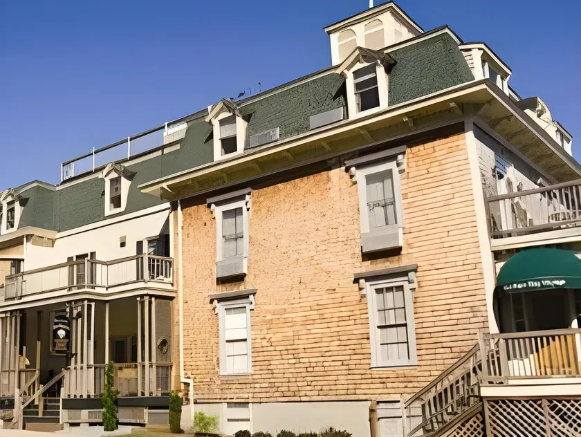 Bay Voyage Inn - Image 1