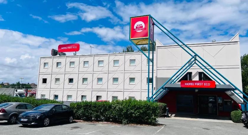 Hotel First Eco Savigny Villemoisson Centre Commercial Carrefour - Image 1