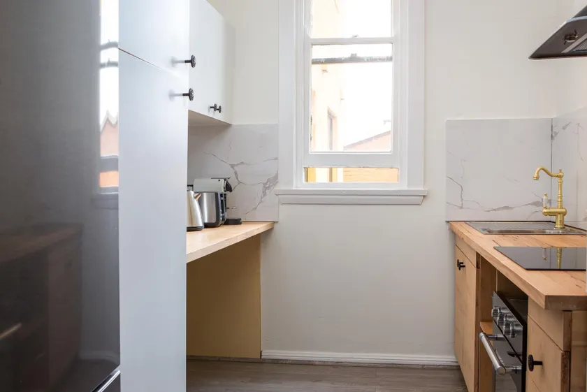 Apartamento soleado con estacionamiento privado - Image 1