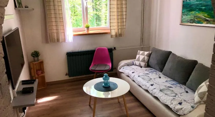 Crystal Lakes Apartment - Image 1