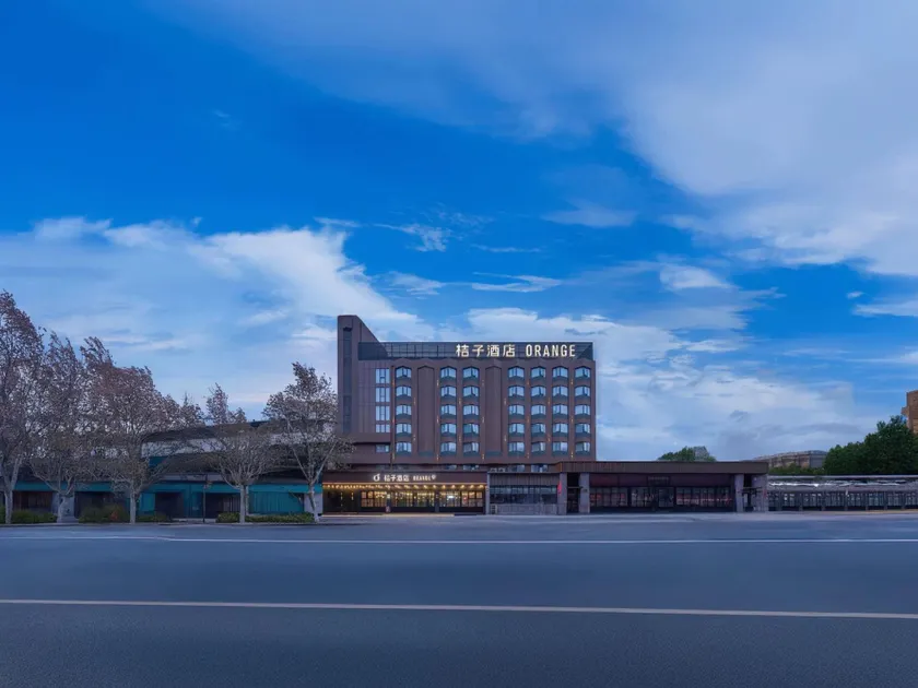 Orange Luoyang WangchengPark Metro Station Hotel - Image 1
