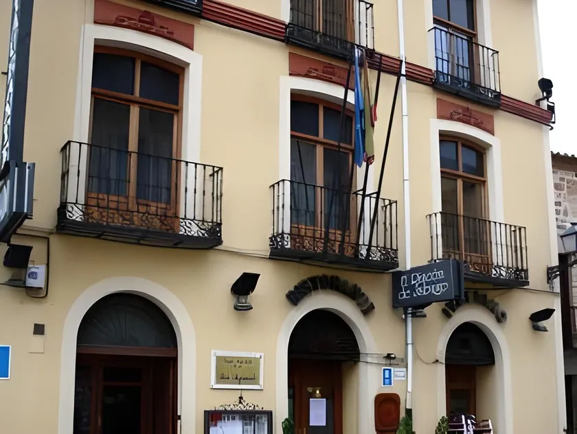 Gran Hostal San Segundo - Image 1
