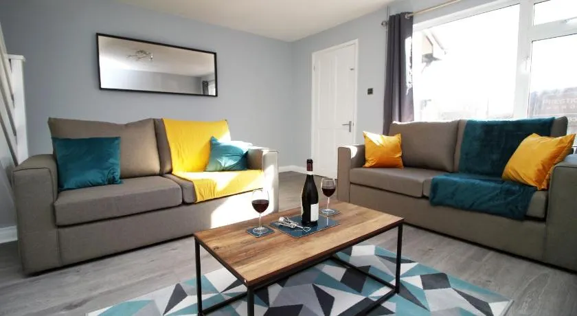 CHANDOS - Spacious Home, High Speed Wi-Fi, Free Parking, Garden - Image 1