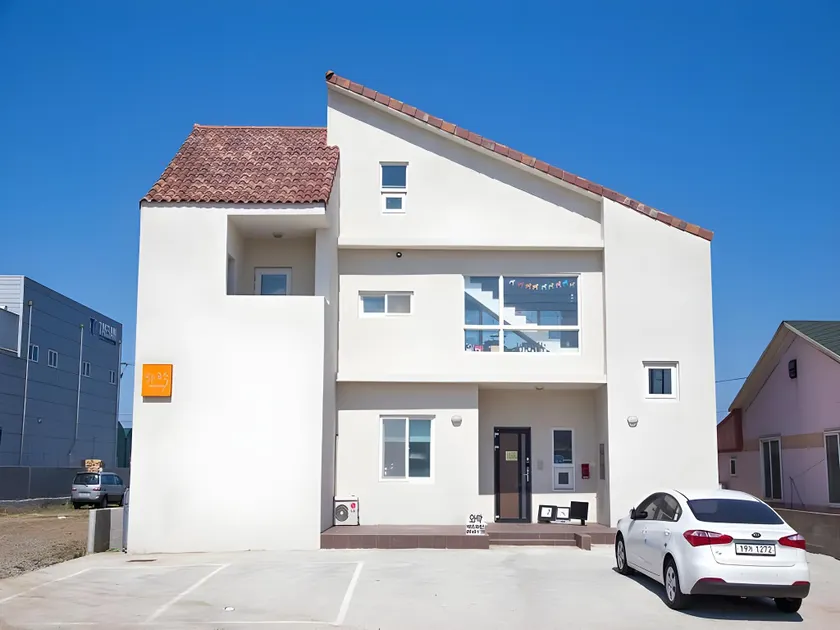 Warak Guesthouse - Image 1