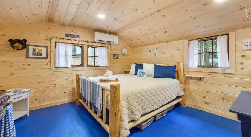 Getogether Pines Lakeside Cabin Resort - Image 1