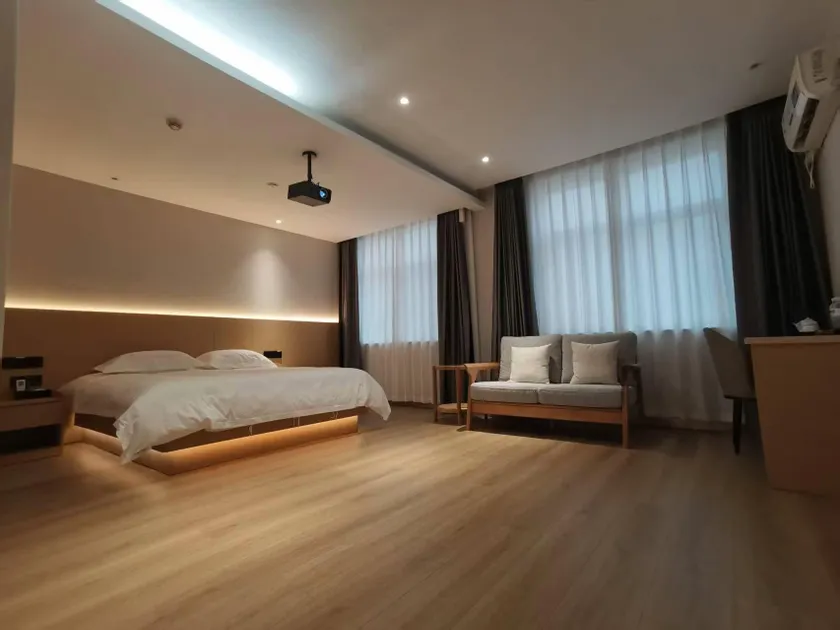 Yunmu Cinema Hotel - Image 1