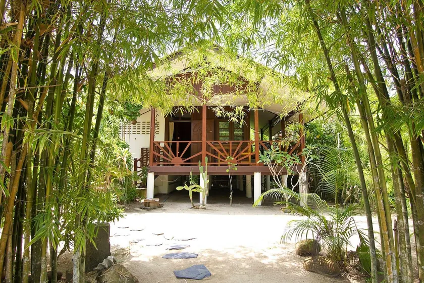 Lovely & Cozy Hideaway Beach House - Image 1