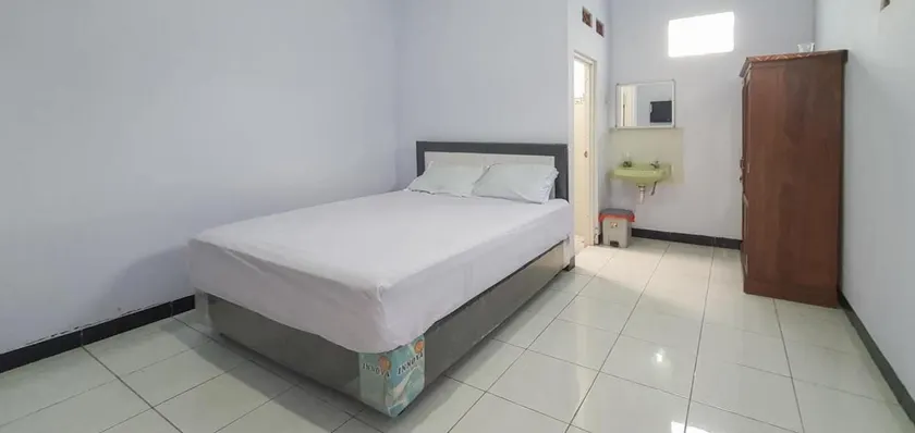 Angrumba Family Homestay Syariah near RSUD Caruban Mitra RedDoorz - Image 1