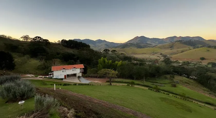 Casa com Conforto, Tranquilidade em Meio à Natureza - Image 1