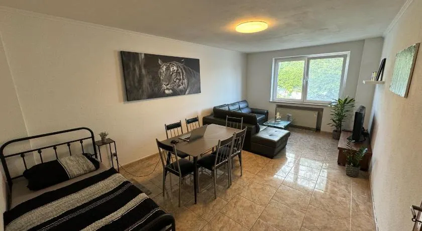 Monteur Home - Image 1
