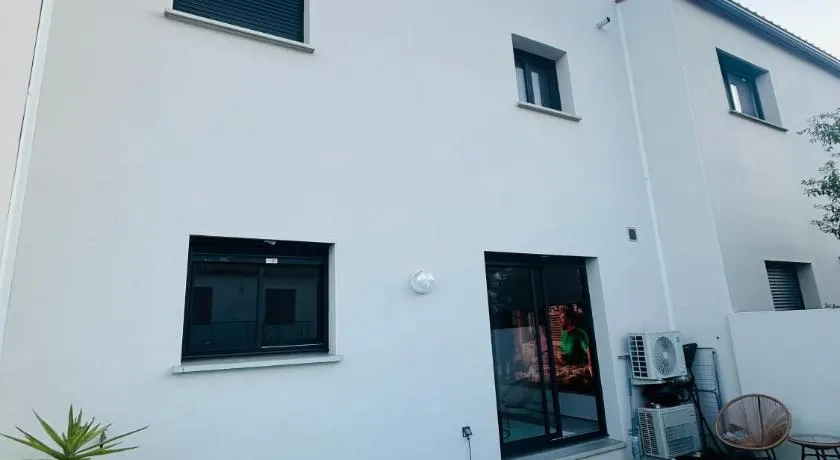 Belle chambre dans villa neuve avec piscine - Image 1