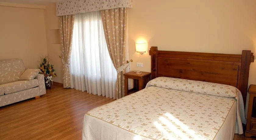 Aparthotel Tres Caminos - Image 1