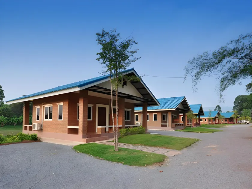 I Din Lake View Resort - Image 1