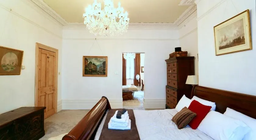 Seafront Luxury Super King Suites Villa parking - Image 1