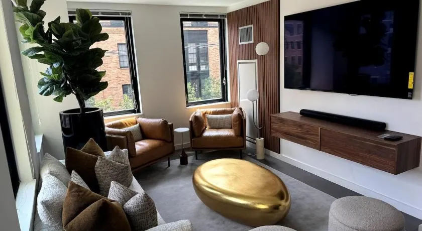NEWLuxe 2bd2ba w Pool & More - Image 1