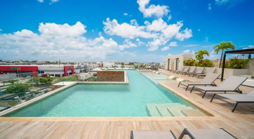 Condo Veronica - Comfortable 2 bedroom with rooftop gym and pool - Image 1