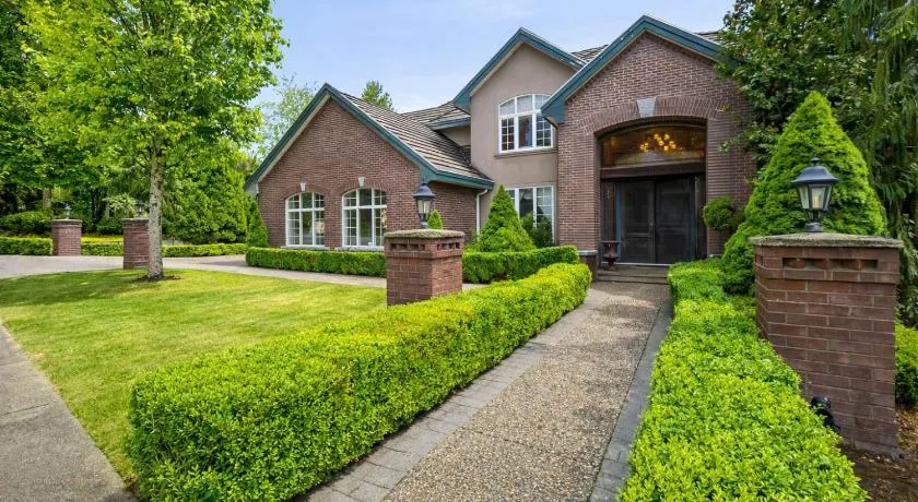 Hampton Luxe House - Image 1