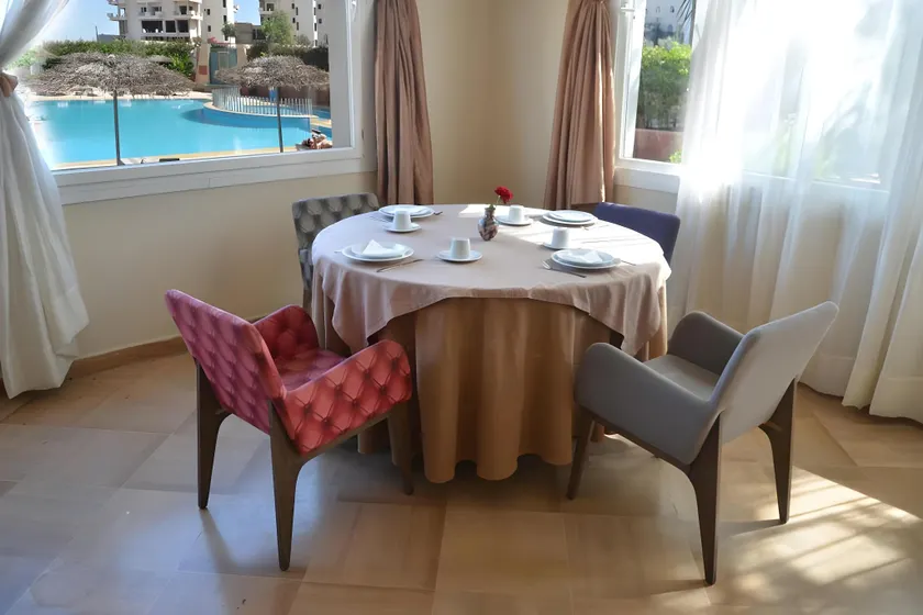Intouriste Hotel & Suites - Image 1