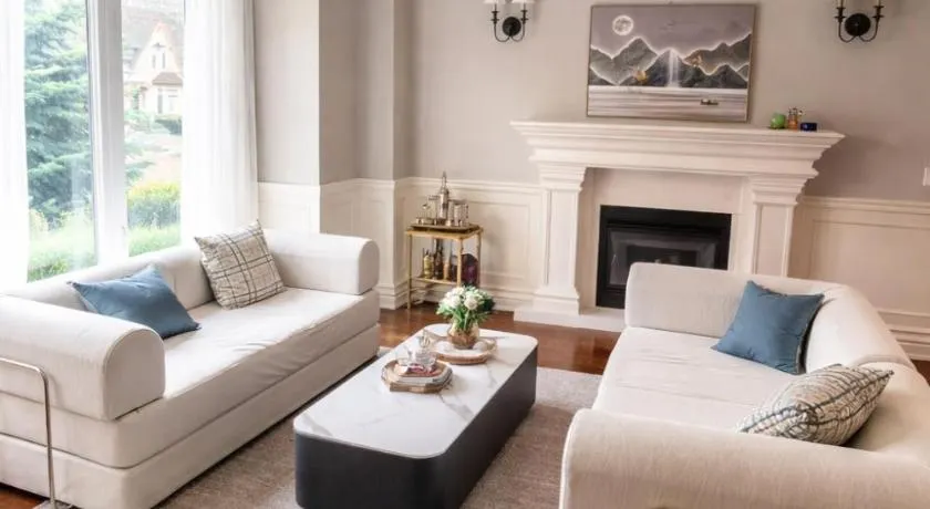 Elegant Guesthouse near Sheppard Subway with Private Ensuite Rooms - Image 1