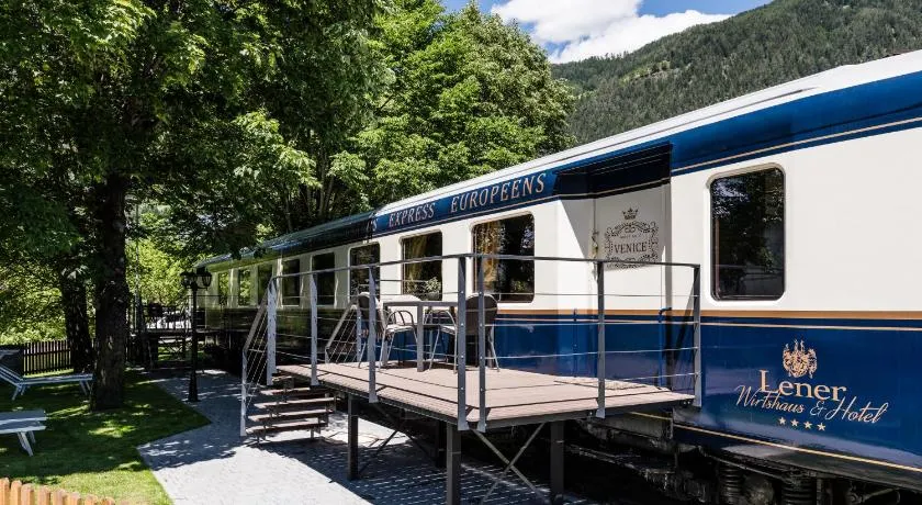 Luxury Lodge - Lener Express - Image 1