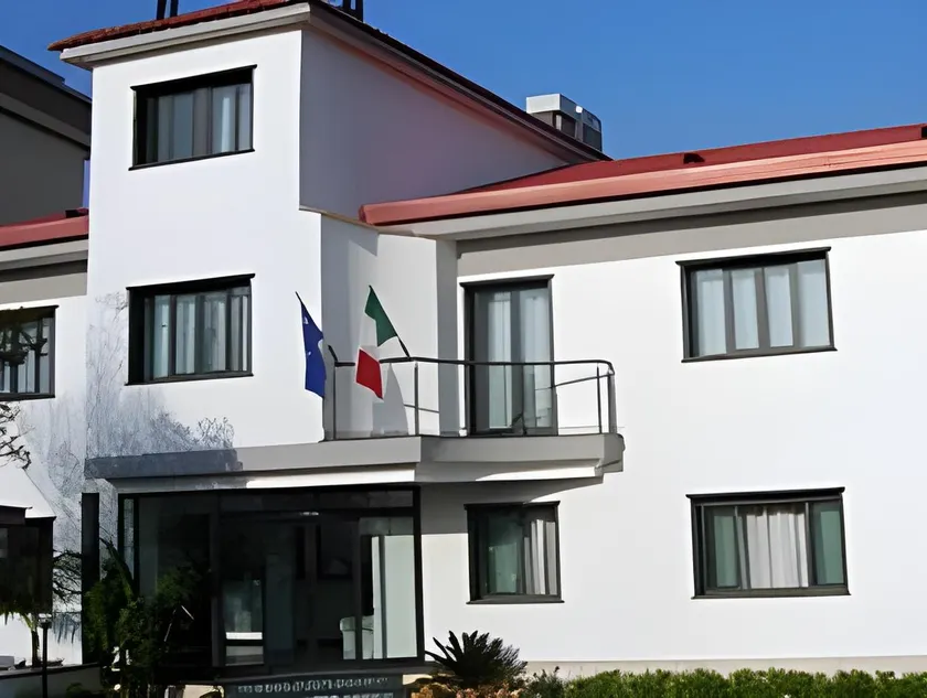 Hotel Blanc - Image 1