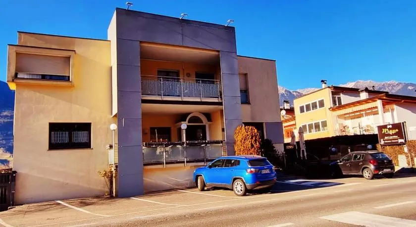 B&B Maya - Image 1