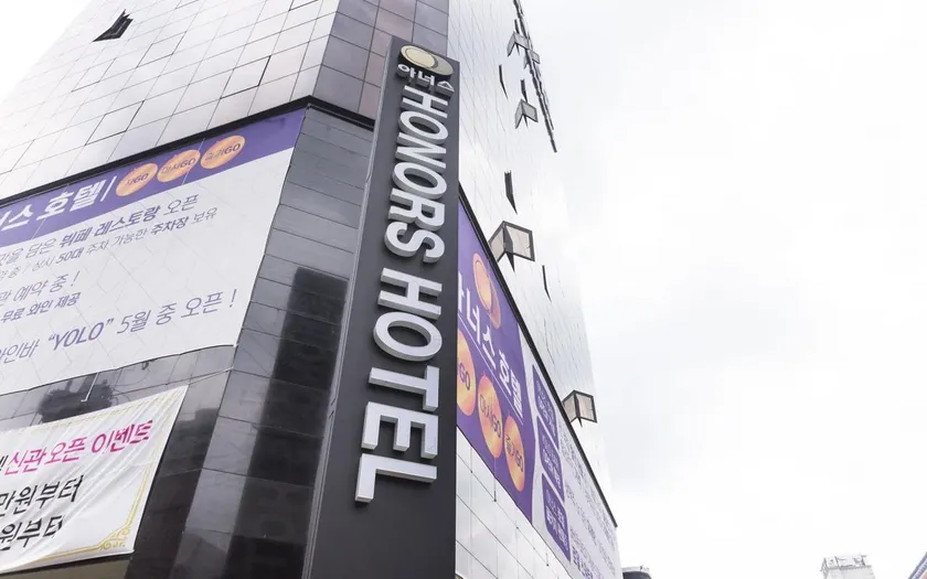 Osan Honors Hotel - Image 1