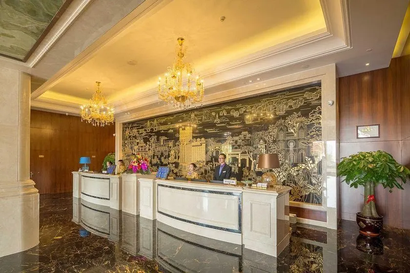 Hua He International Hotel - Image 1
