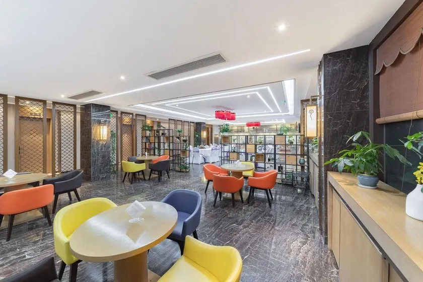 Xiangguo Holiday Hotel - Image 1
