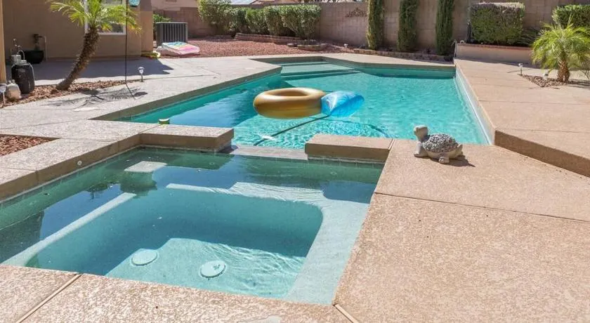 Private paradise with pool heater, spa, billiards - Image 1