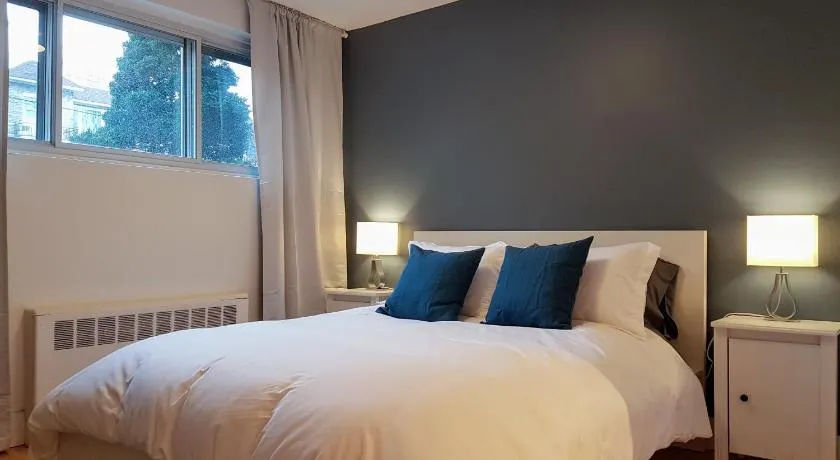 Bright and Spacious Studio Apartment - Image 1