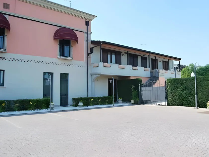 Hotel Lenotel - Image 1