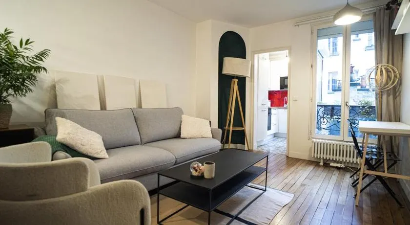 Pretty 36 m near Buttes-Chaumont - Image 1