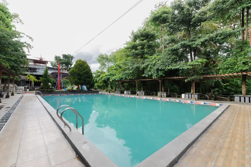 Urbanview Hotel Cianjur City Park by RedDoorz - Image 1