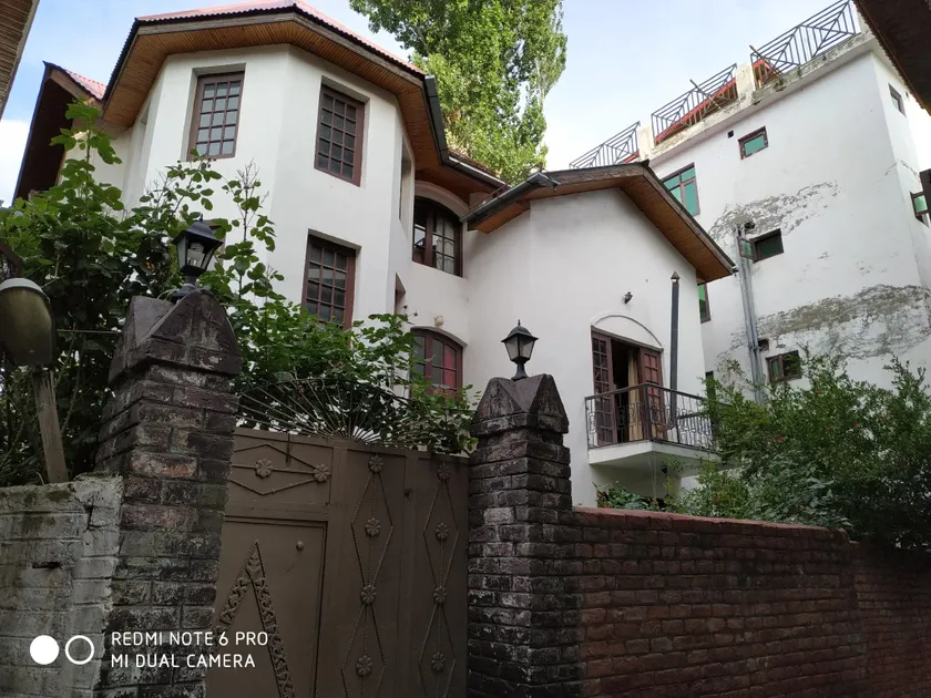 Hotel the kashmir - Image 1