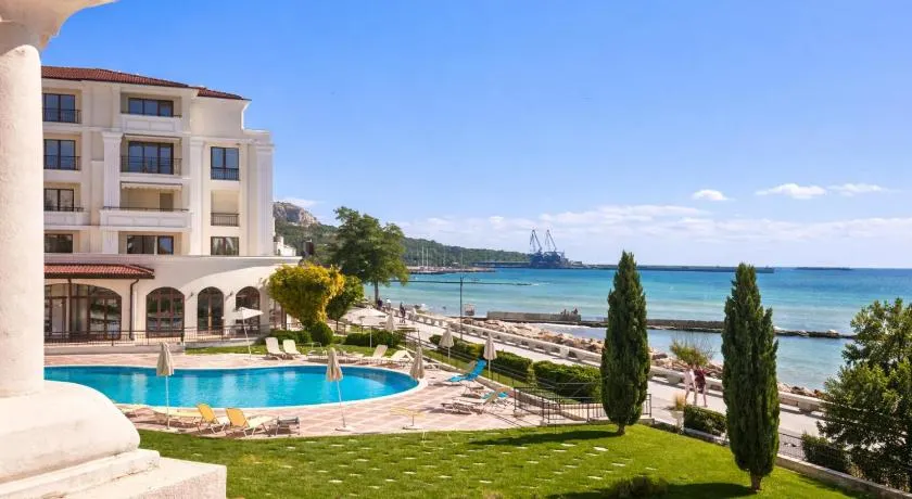 Two Bedrooms Apartment Four Seasons - FREE PARKING - Complex Carpe Diem - Image 1