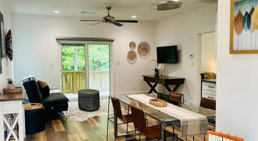 Delux Country Cabin - Pet Friendly - Image 1