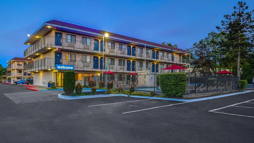 Motel 6-Kirkland, WA - North Kirkland - Image 1