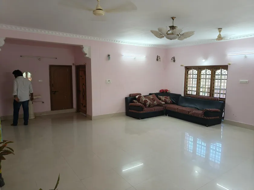 TRINITY FARM STAYS - VILLA WITH POOL AND LAWN - Image 1