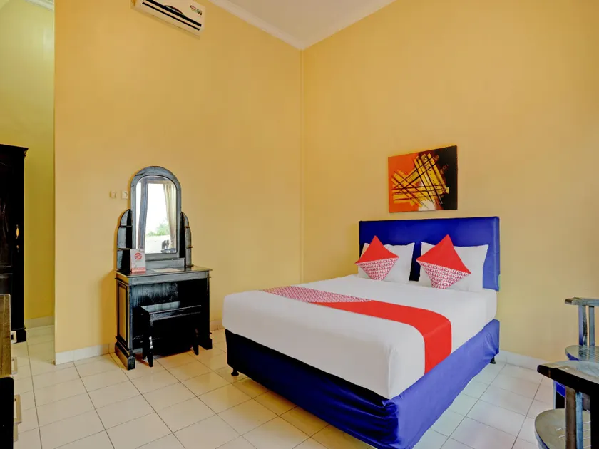 OYO 3096 Hotel Dewi Warsiki Near Gilimanuk Port - Image 1