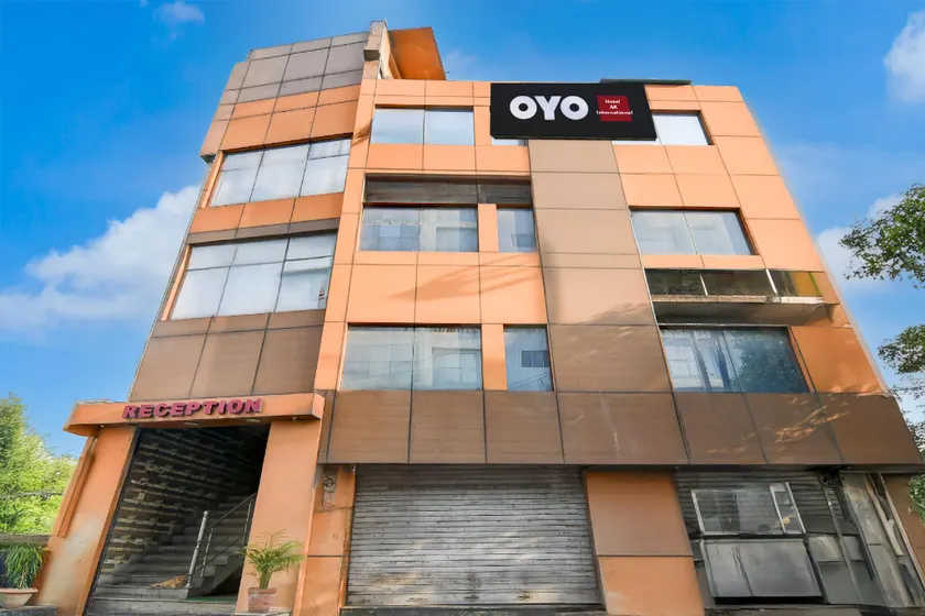 Hotel O AK International Hotel - Image 1