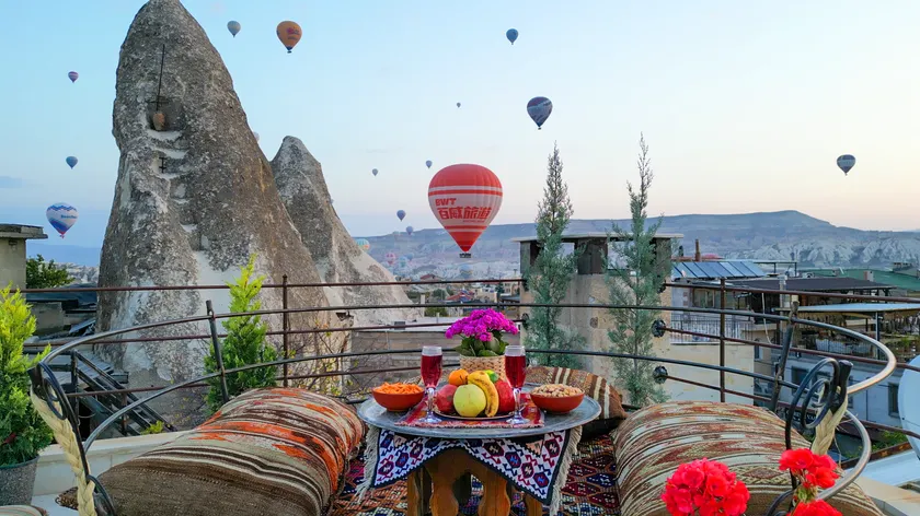 Safran Cave Hotel - Image 1