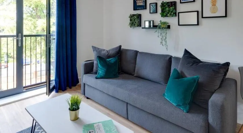 Stevenage Luxury 1Bed Apartment - Sleeps 4-WIFI-Free Parking- By JM Short Lets & Serviced Accommodation - Image 1