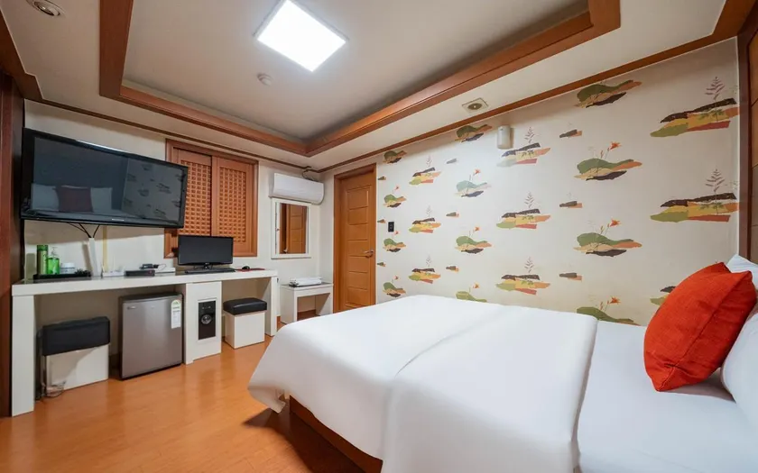 Yeongdeungpo Yuan Hotel - Image 1