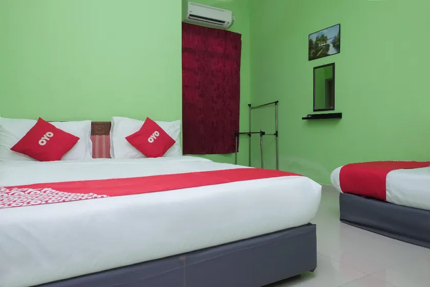 OYO 90018 River Village Hotel - Image 1