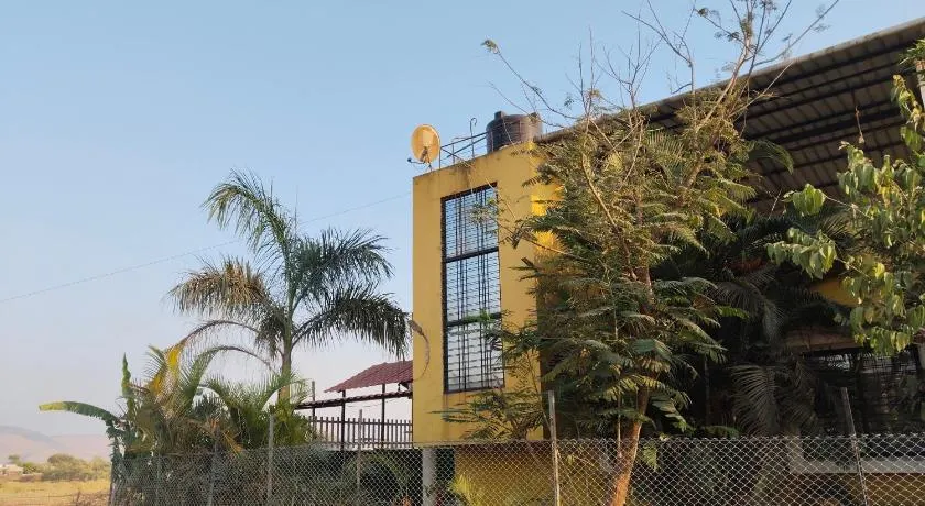 White smoke villa - Image 1