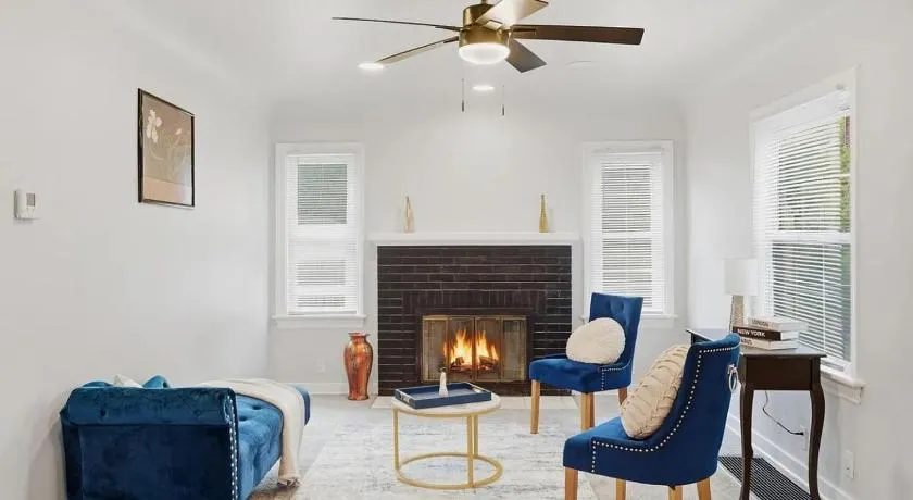 The Sunset Getaway, Modern 3BR w Deck Minutes from I-65, Fenced Yard - Image 1